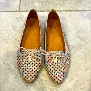 SPRING STEP Women’s Aidia Gold Charm Bow Scallop Cut pointy dress loafer